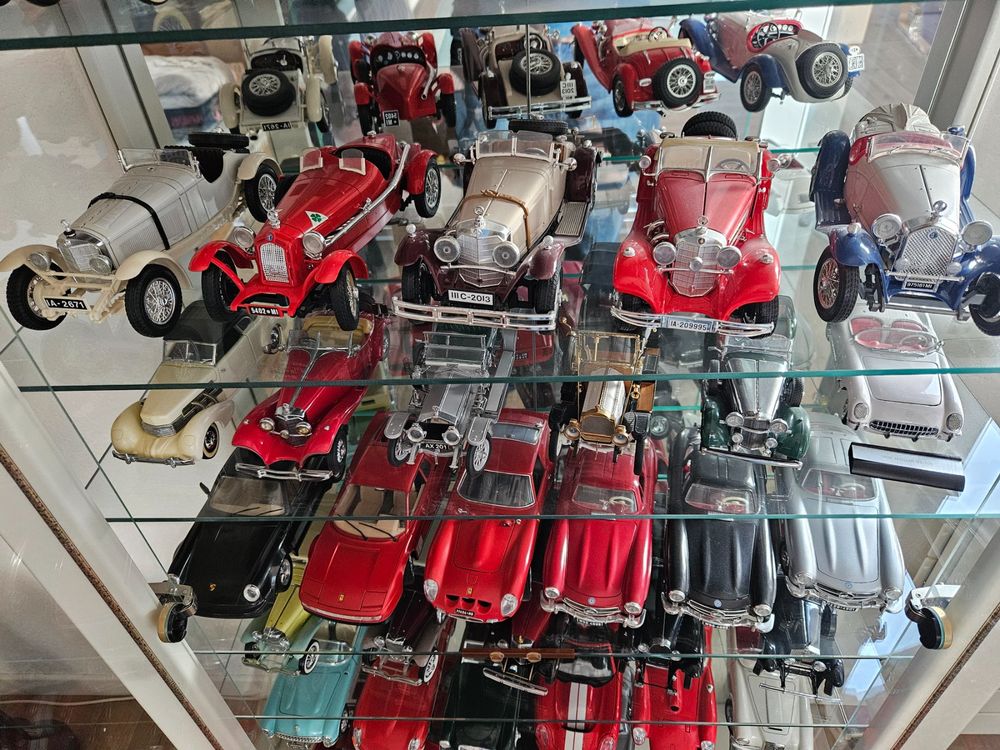 Fabelhafte Modellauto 1 18 Vitrine Bild