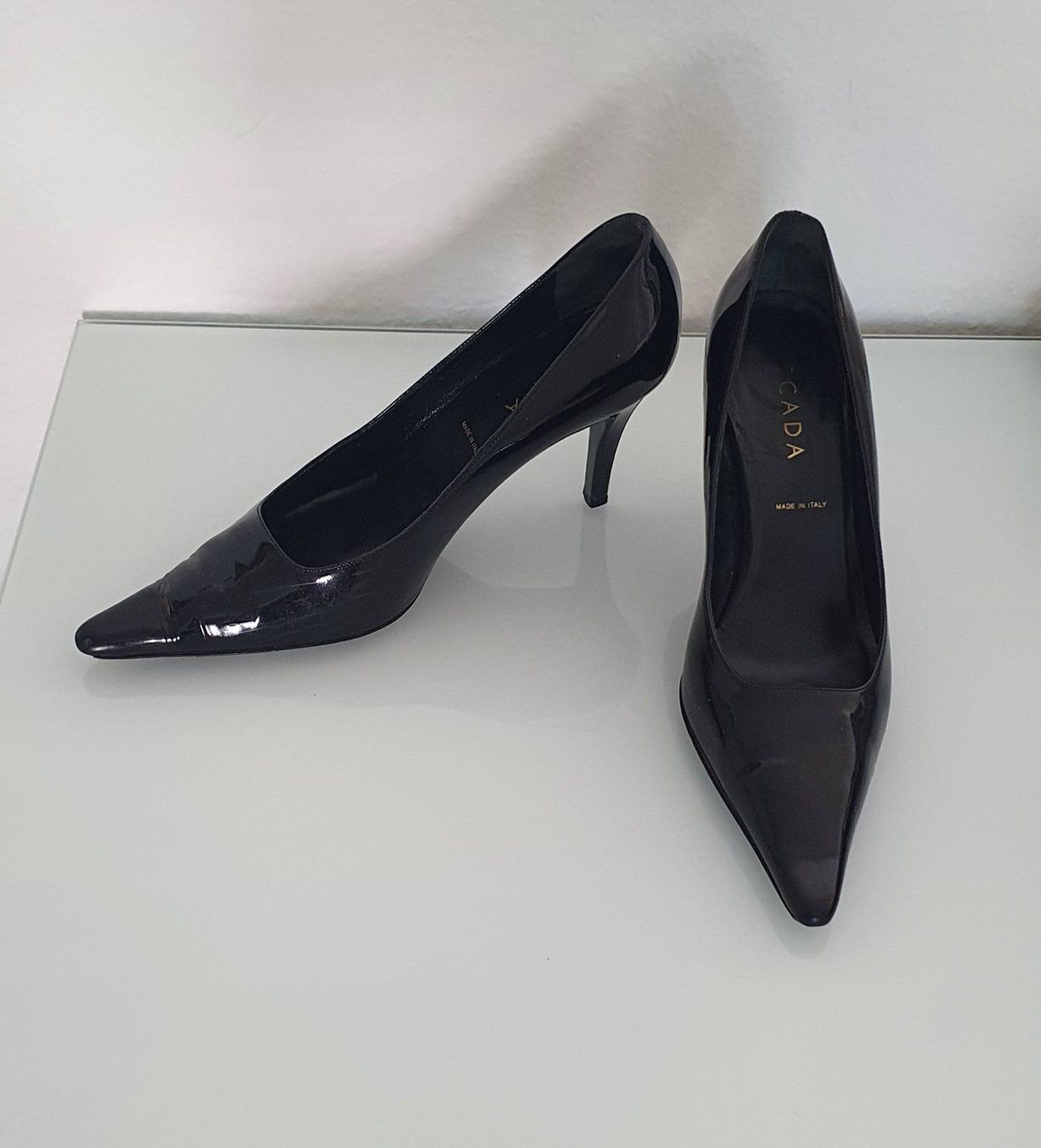 Escada Scarpe da donna: Escada Pumps mit extravaganter Ferse Schwarz – Usato da Ottenbach venduto da ckronenberg
