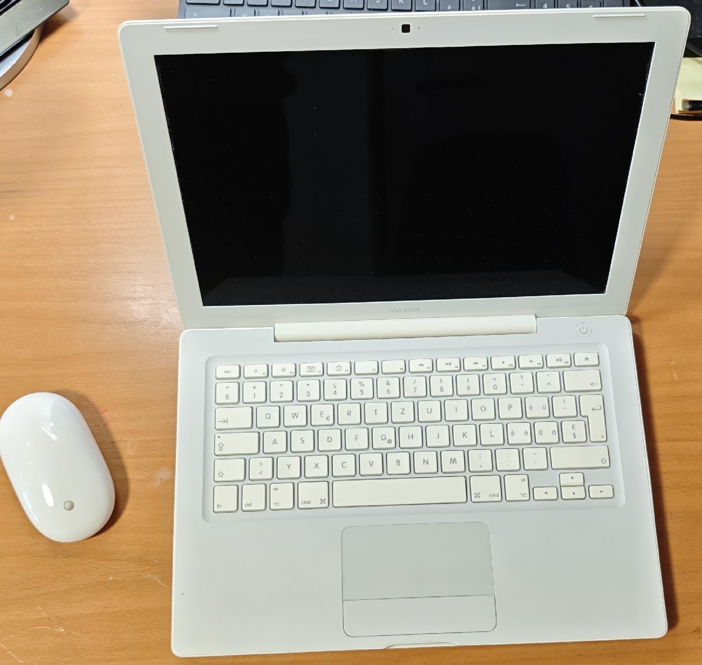 Apple Notebook: MacBook Pro 13 Weiss – Usato da Zürich venduto da Lpatani 5