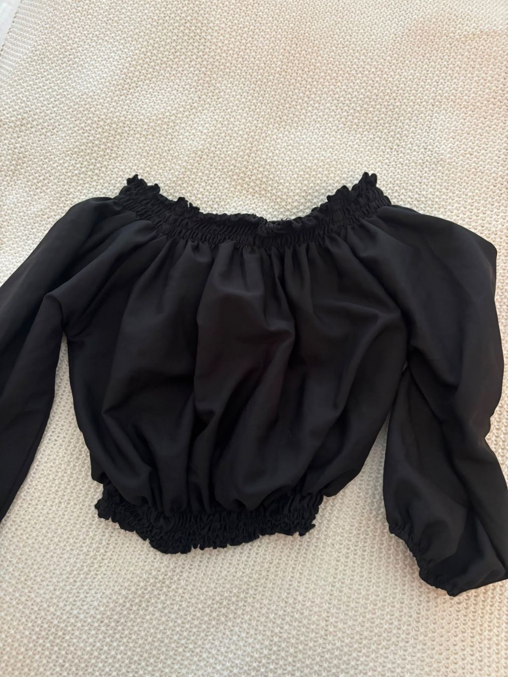 Top: Schwarzes Crop-Top. Woman. – Usato da Eglisau venduto da Marc_J. 1