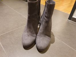 Graue Wildleder Stiefeletten, Grösse 39(40)