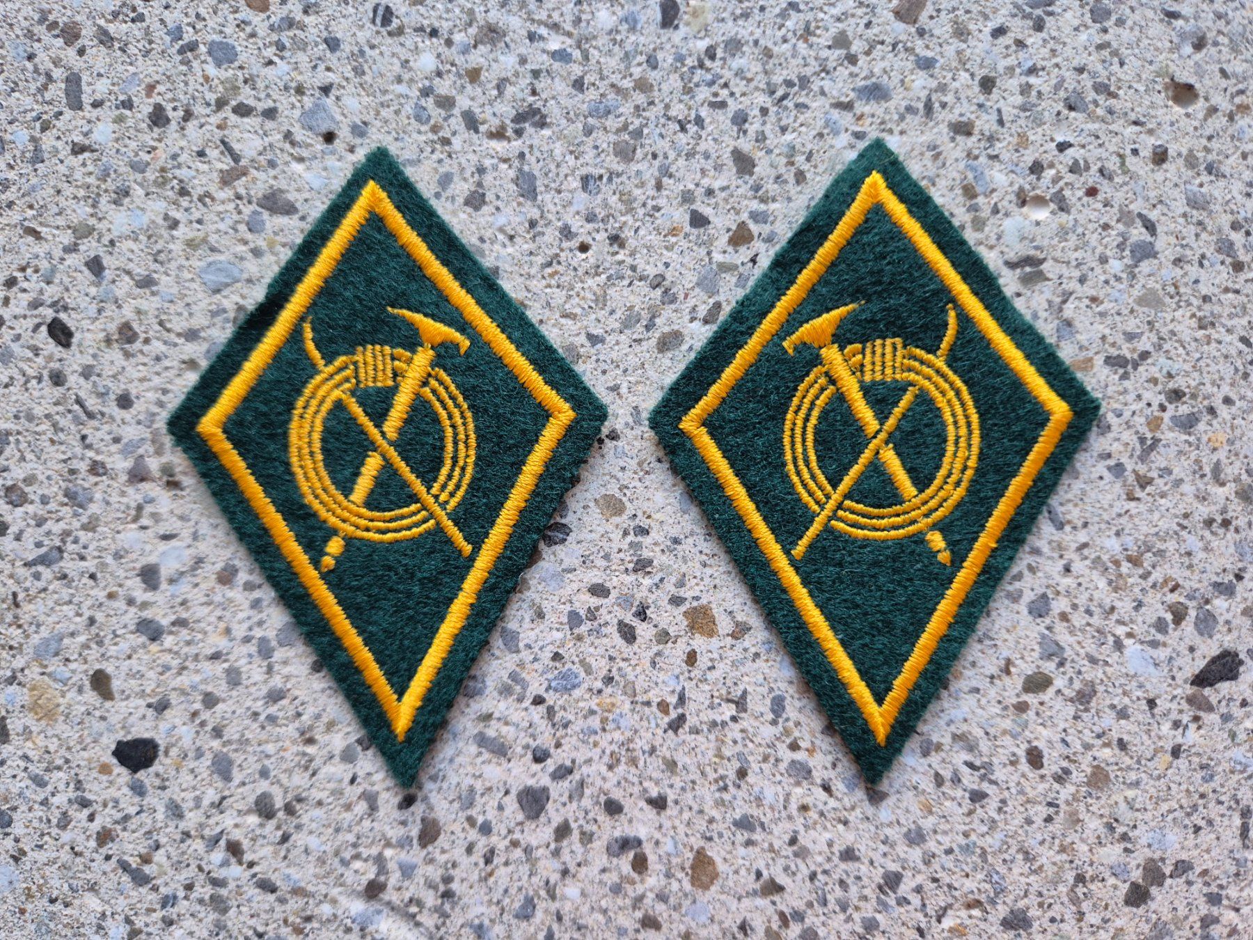 Schweizer Armee Plaketten & Abzeichen: *** Kragenspiegel / Kragenpatten *** – Neu (gemäss Beschreibung) aus Riedholz von fr_sIruP