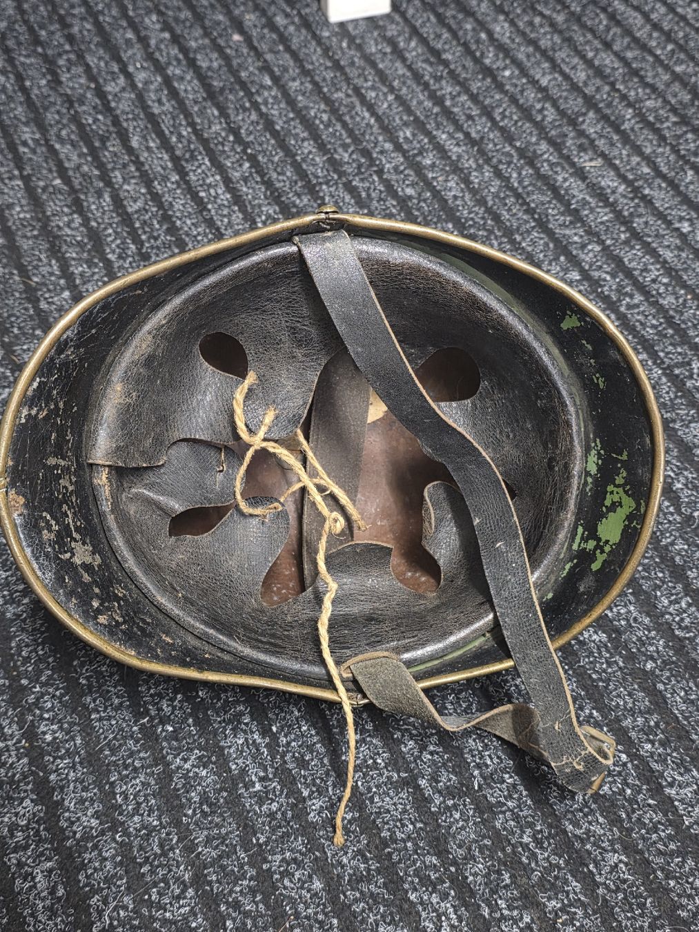 Pompiers: Feuerwehrhelm Antik mit Emblem Helm  – Défectueux à Dorf par Echo_Elements 5