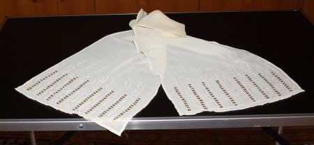 Schal vanille mit Perlen