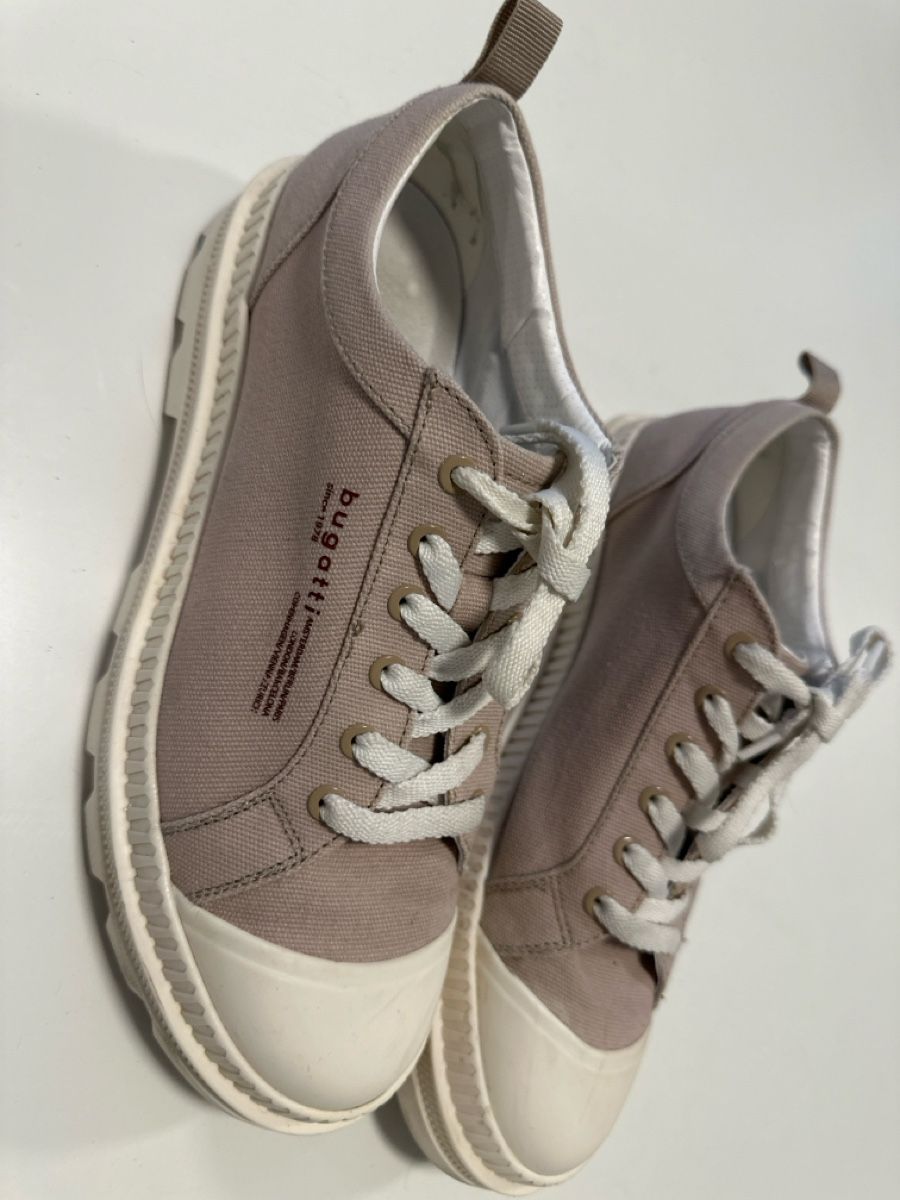 Bugatti Scarpe da donna: Bugatti Sneaker Grösse 40 grau Canvas Turnschuhe 40 – Usato da Rheinfelden venduto da DIY-Swiss 1