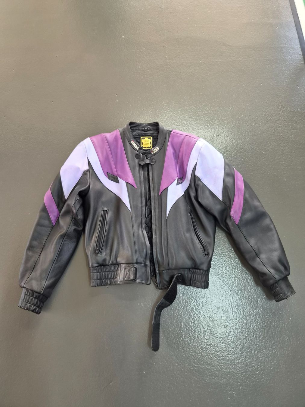 IXS Vestes: IXS MOTORRAD LEDERJACKE – D'occasion à Schötz par Omega64