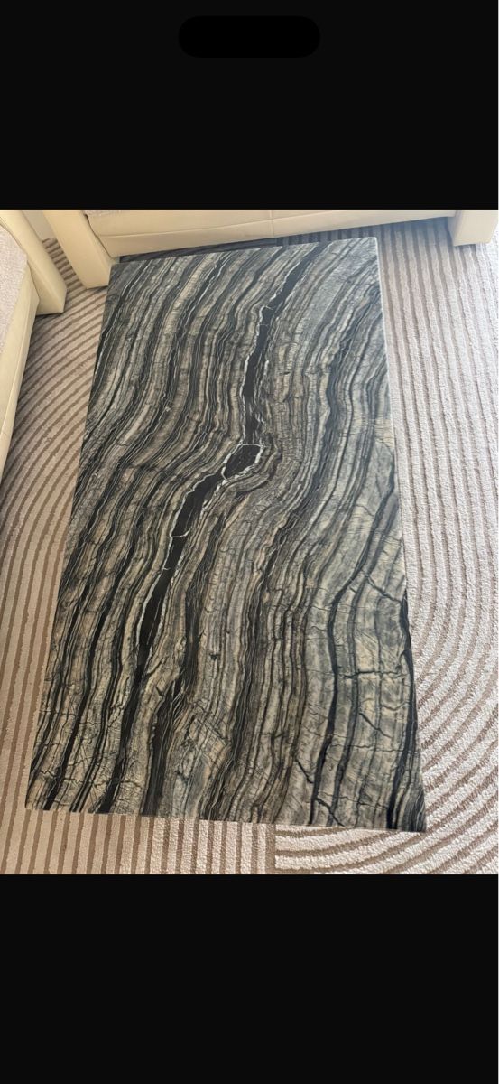 Tische: Couchtisch Marmor grau Metallfuss rechteckig – Gebraucht aus Kirchdorf AG von S.I..
