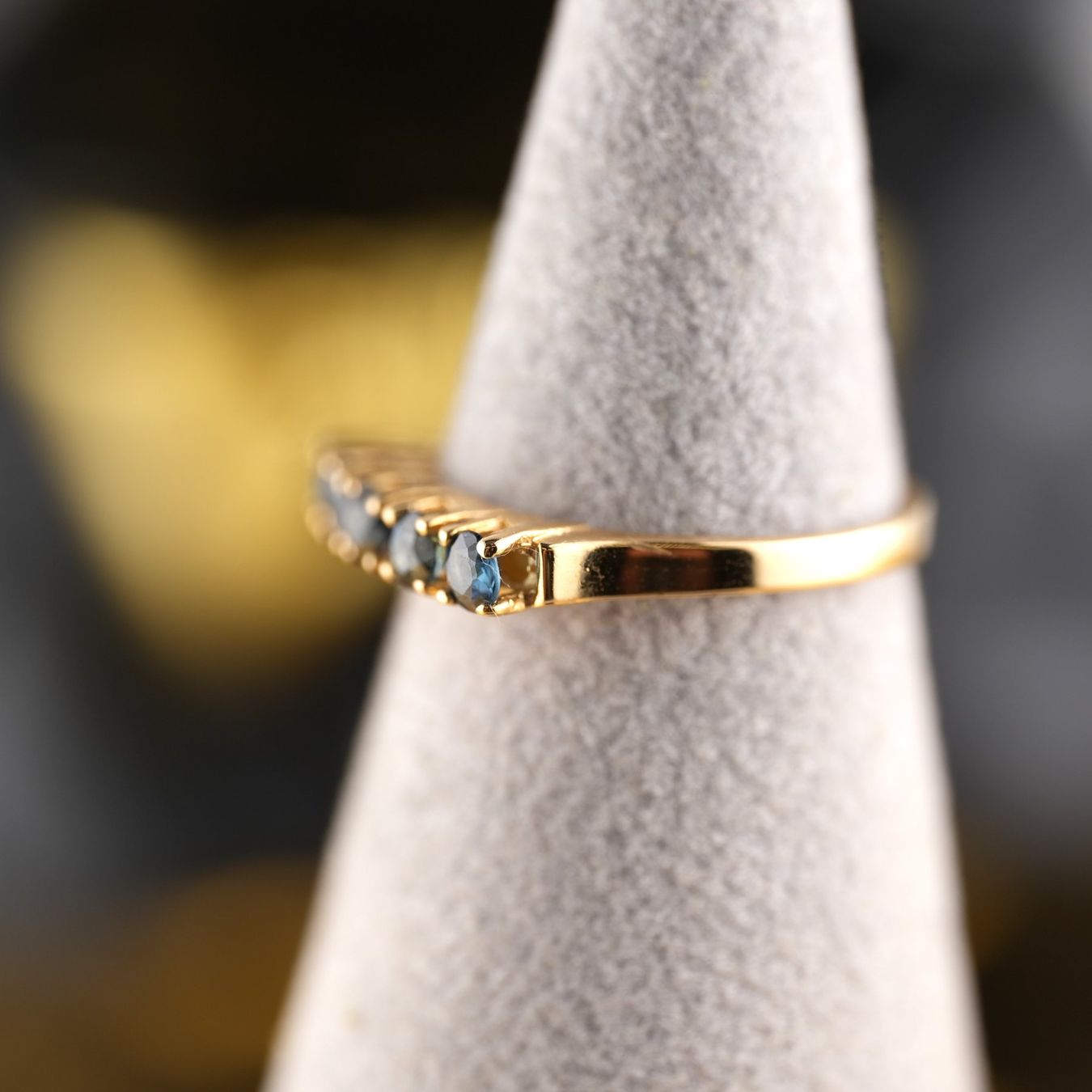 Ringe: Goldring 18K mit 5 Saphir Steinen – Gebraucht aus Basel von Vip24 2