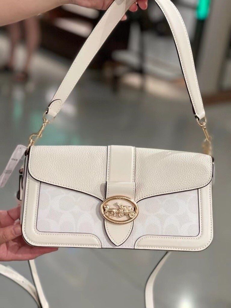Coach Borse da donna: Coach Georgia Chalk Shoulder Bag – Usato da St.Josefen venduto da lop_lh8d 2