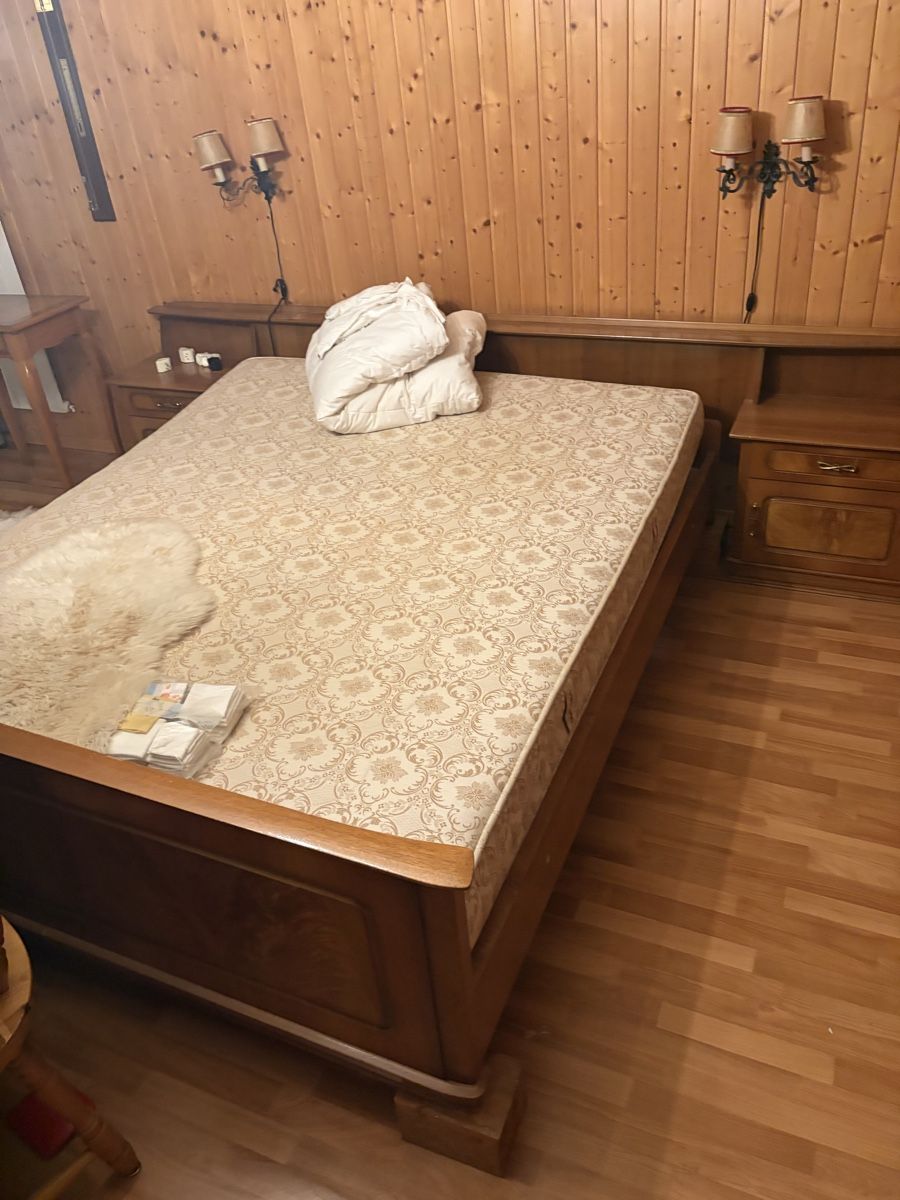 Schminktische: Lit, table de nuit et coiffeuse – Gebraucht aus Orsonnens von cdms57 1