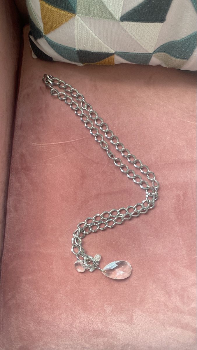 Ketten: Collier argenté avec pendentif en cristal – Gebraucht aus Pfäffikon SZ von Laladi8001