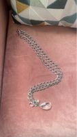 Collier argenté avec pendentif en cristal