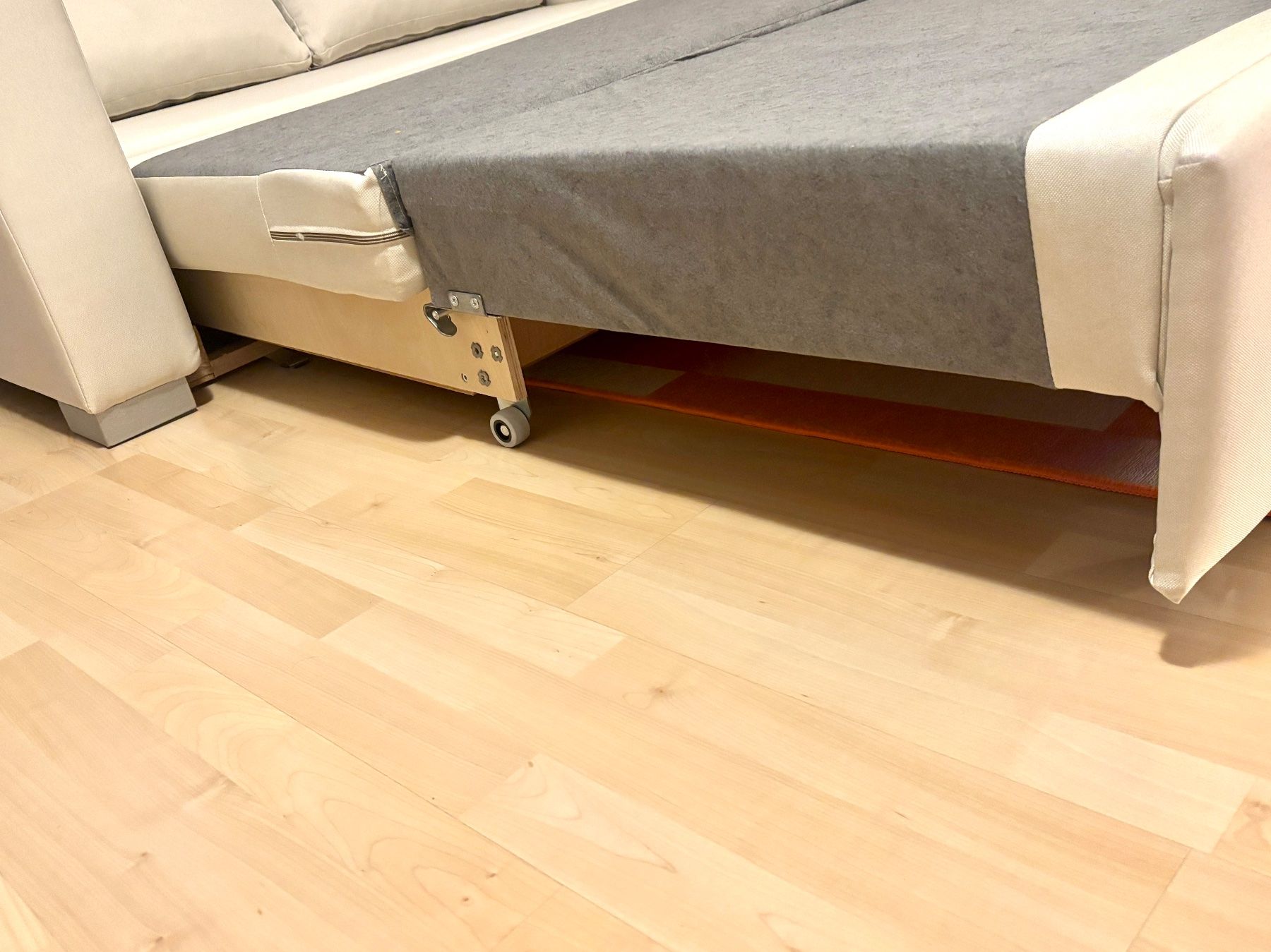 Divani: kleines Schlafsofa – Usato da Kaltbrunn venduto da sveeaa 3