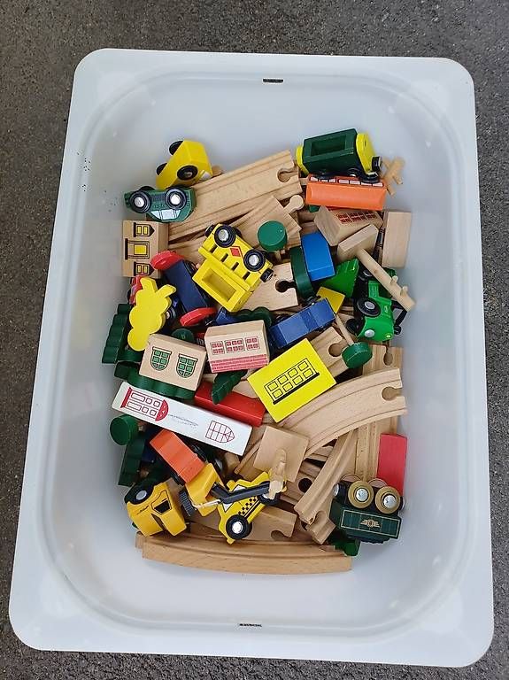Spielzeuge: Brio Holzeisenbahn – Gebraucht aus Bolligen von cot_877z 2
