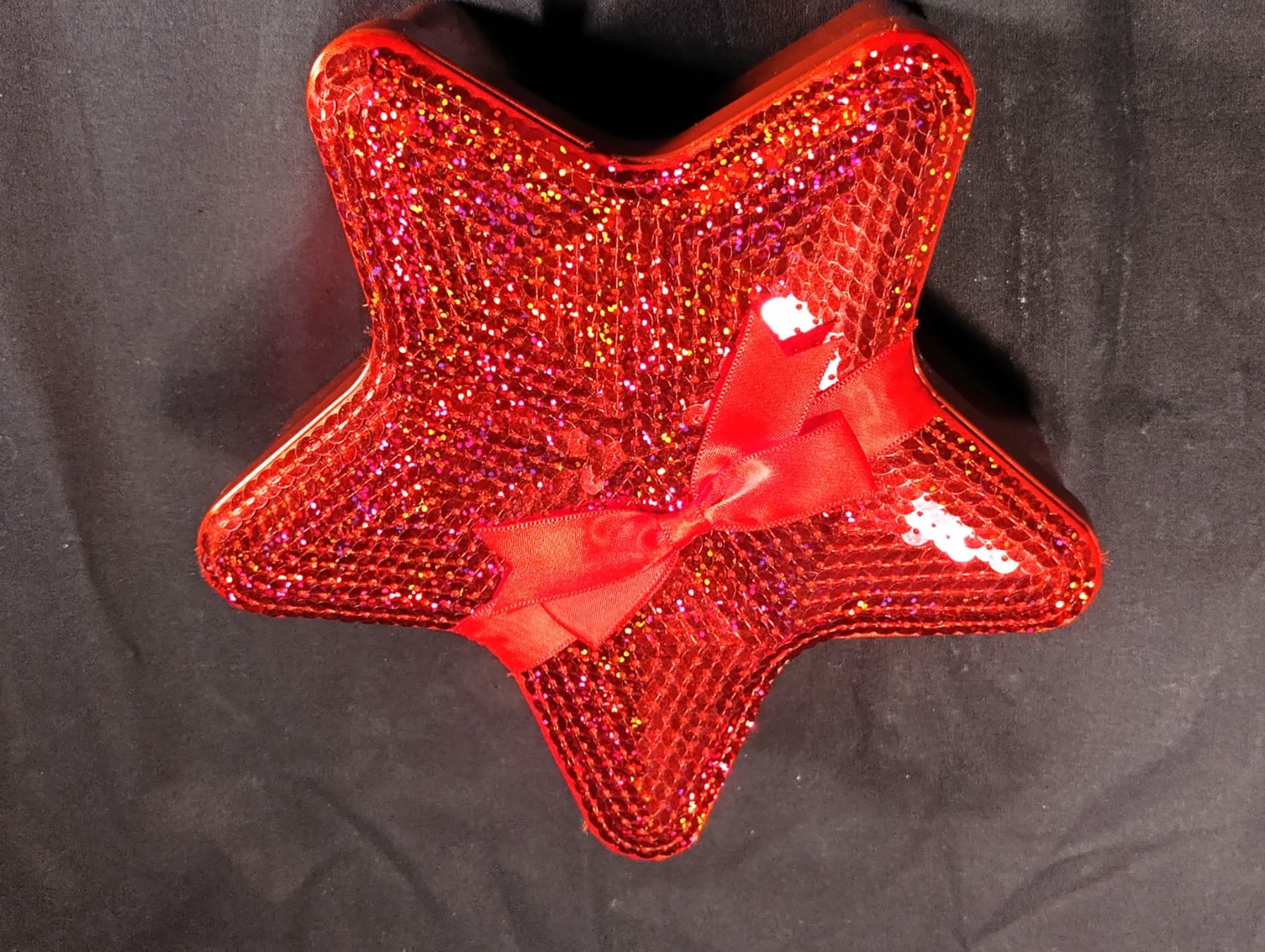 Sonstige Dekorationen & Accessoires: Blechbüchse Stern rot  mit Pailletten – Gebraucht aus Bellach von JingleCherry 1