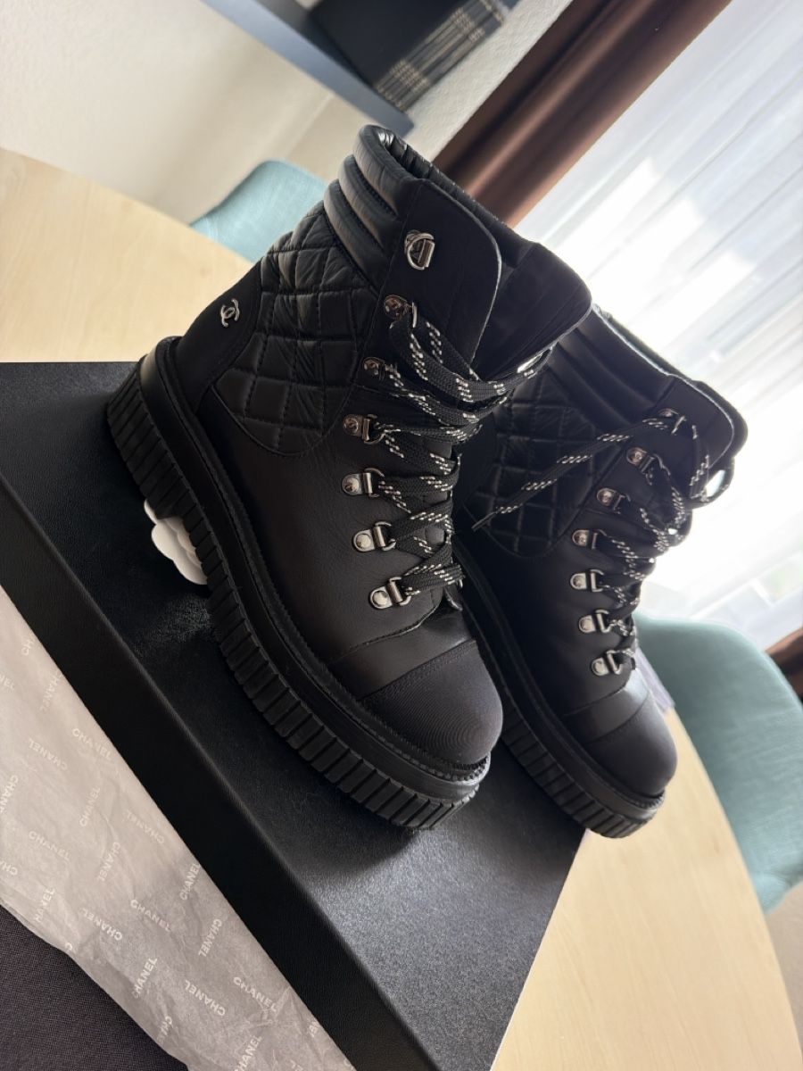 Chanel Scarpe da donna: Chanel Stiefel – Usato da Gebenstorf venduto da AA2015 1