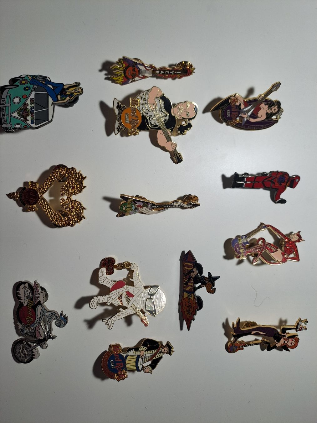Hard Rock Cafe Placchette & Badge: Hard Rock pins – Usato da Basel venduto da Prodan95