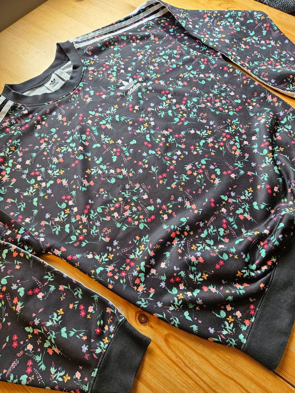 Adidas Maglioni & Felpe: Pullover adidas Blumen Grösse S retro – Usato da Hägglingen venduto da United-Village-Trade 3