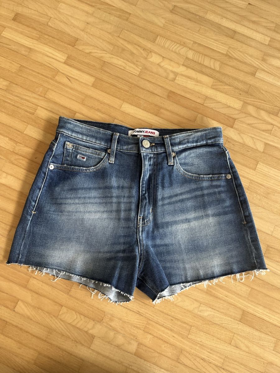 Tommy Hilfiger Jeans: Jeans Shorts neu – Nuovo (secondo la descrizione) da St. Gallen venduto da elli18