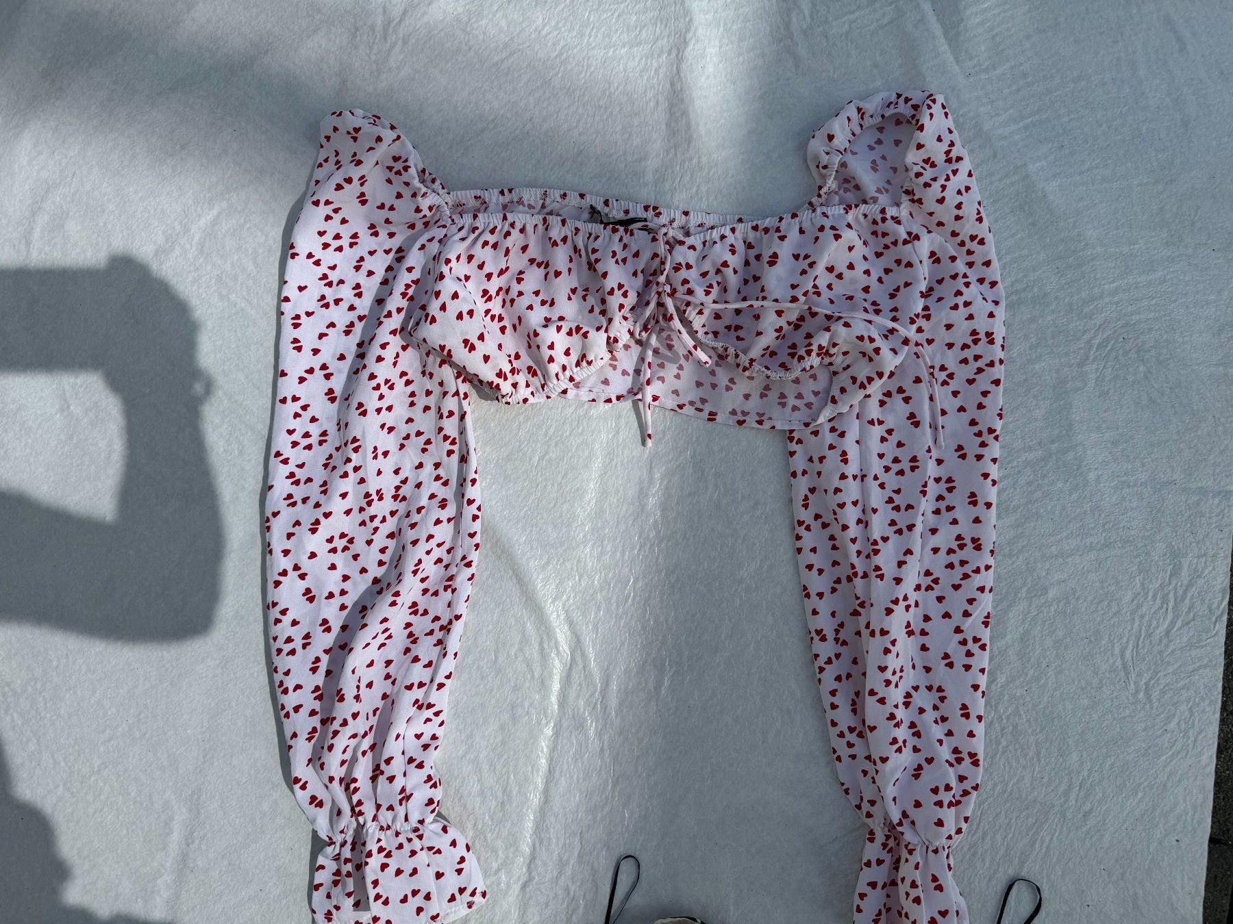 Shein Blouses, T-shirts & Tops: Karako blanc avec décorations rouge T.XS – Neuf (Voir description) à Vandoeuvres par Zoccoli11 1