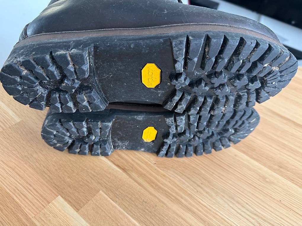 Meindl Scarpe da uomo: Meindl Perfekt Wanderschuhe Gr 9 / 43 – Usato da Köniz venduto da cone_cry 2