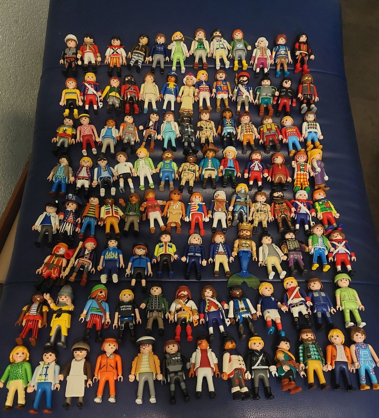 Playmobil Jouets: Playmobil Figuren 140 Stk. – D'occasion à Belp par masterdriftking