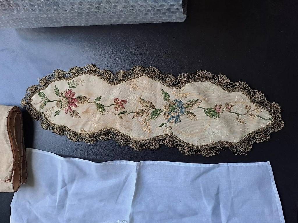 Altra biancheria da tavola: Schweizer Handarbeit Tischdecke Vintage – Usato da Basel venduto da yag2ru 1
