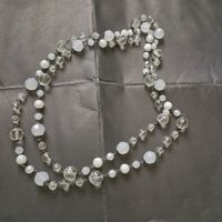 Collier blanc et transparent