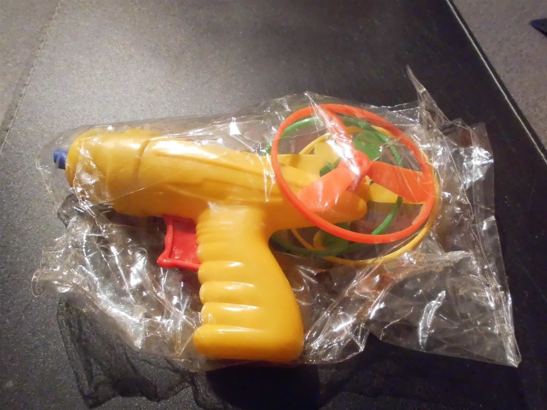Jouets: Flug wheel gun, gelb – Neuf avec emballage d'origine à Zürich par abraxas1291 1