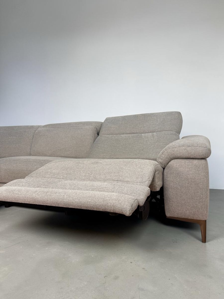 Sofas: Ecksofa aus hellgrauem Stoff mit elektrischer Relaxfunktion – Gebraucht aus Bachenbülach von Sofalab.swiss 5