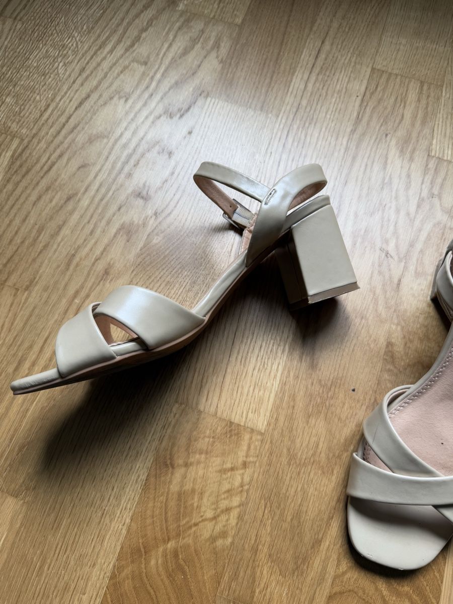 Scarpe da donna: Damenschuhe beige, Gr. 39 – Usato da Zürich venduto da Lenath22 1