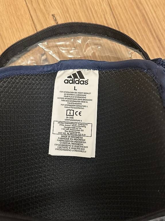 Protezioni & Imbottiture: Schienbein Schoner Adidas Large – Usato da Zürich venduto da Lisa- 3