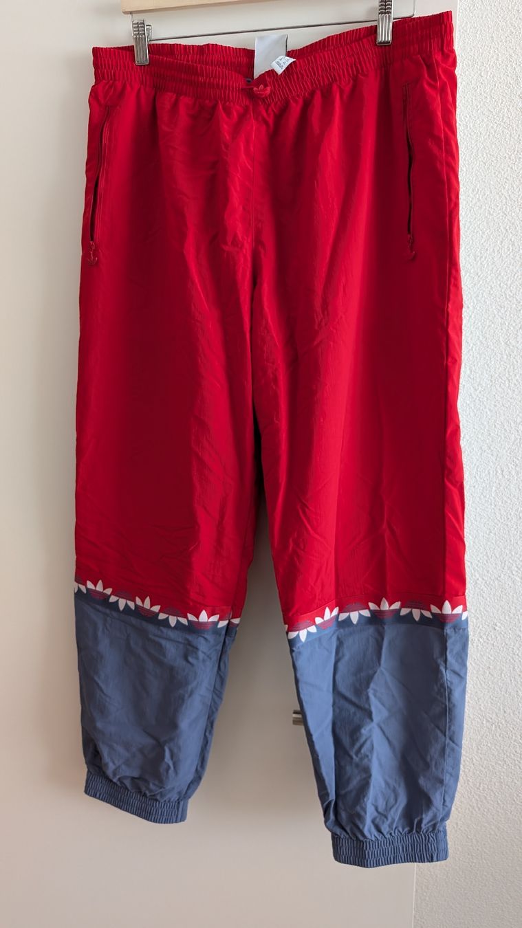 Adidas Pantaloni: Adidas Trainingshose Balonseide Grösse XL – Nuovo (secondo la descrizione) da Kloten venduto da Chrigi_17