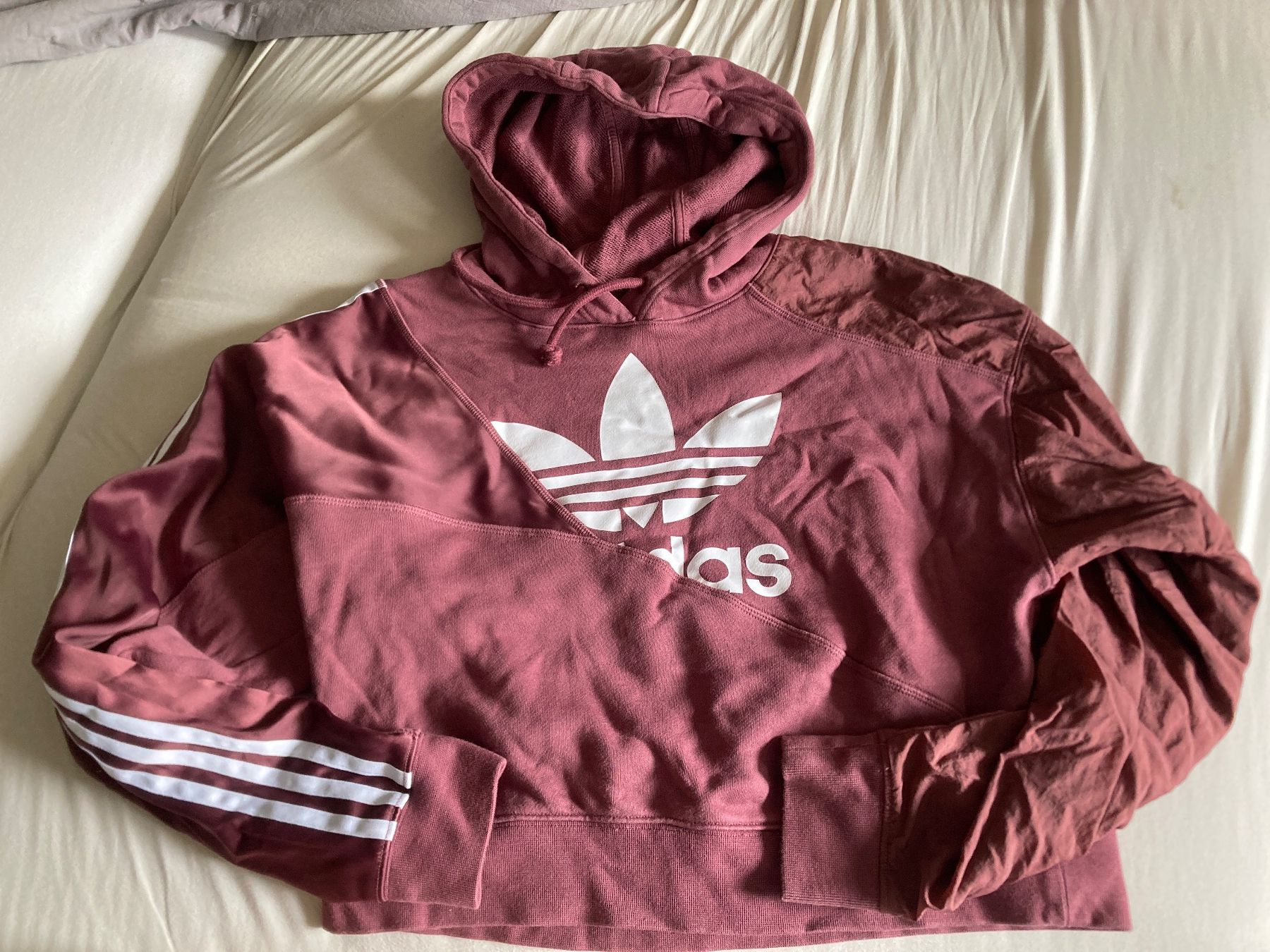 Adidas Pulls & Sweat-shirts: Adidas Cropped Hoodie – D'occasion à Zürich par Frangipan23