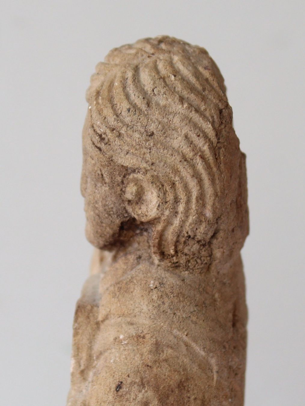 Statuette: Religiöse handgeschnitzte gotische Figur Paulus Sandstein – Usato da Zürich venduto da Auctionata 5