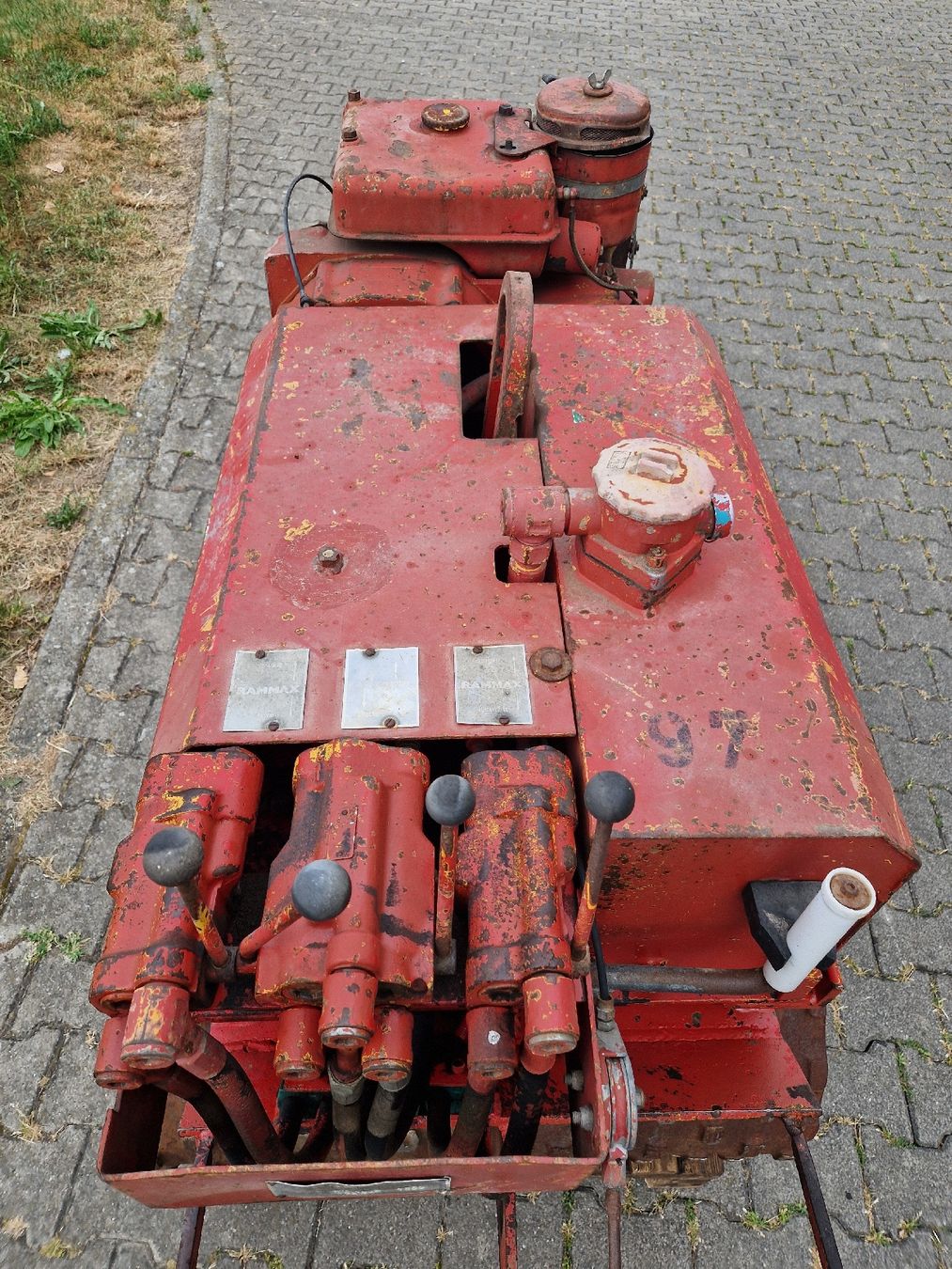 Rammax Alle Maschinen: Grabenwalze RAMMAX RW1402 – Defekt aus Grosswangen von lar_9lz7 6