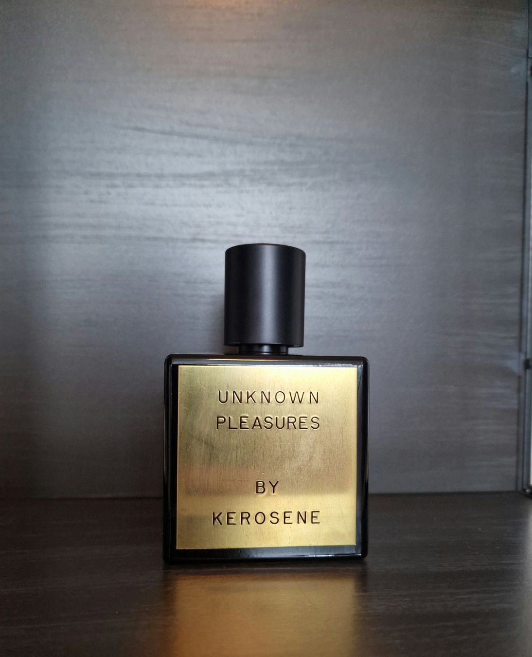 Profumi & Eau de Toilette: Unknown Pleasures - Kerosene 5ml Abfüllung / Parfümprobe – Nuovo (secondo la descrizione) da Root venduto da FragranceEla