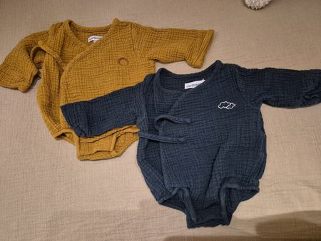 Body 2er Set Vertbaudet 54cm aus Musselinstoff, neuwertig