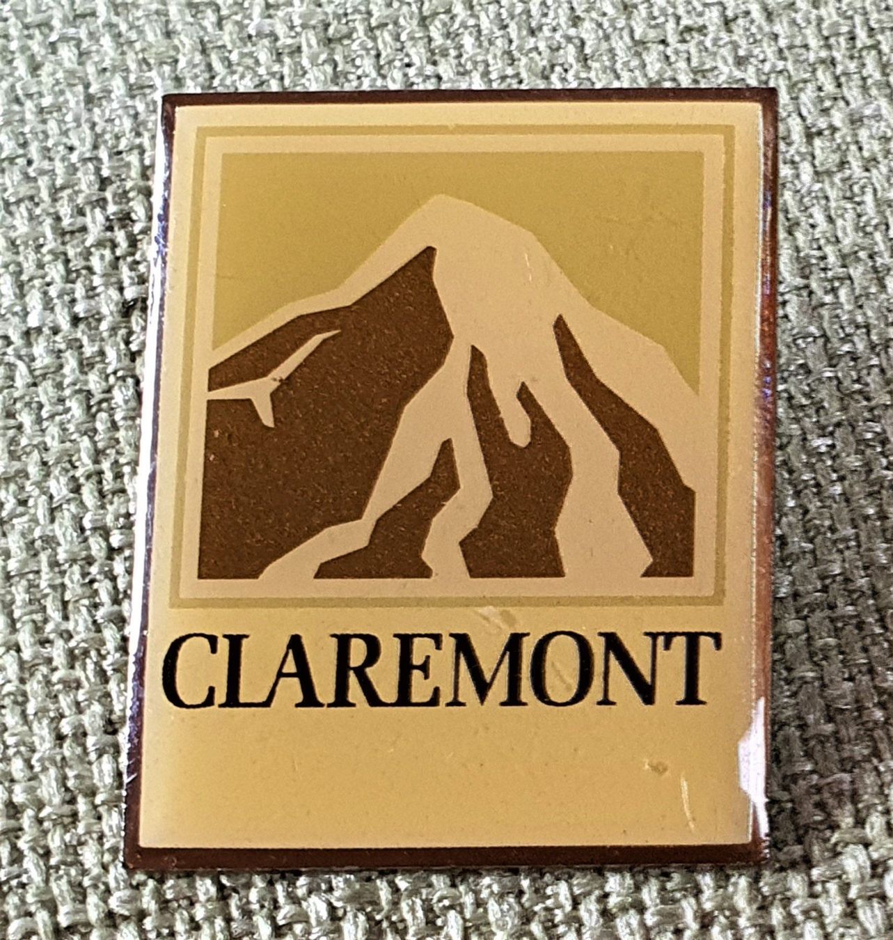 Placchette & Badge: G955 - Pin USA Claremont – Usato da Reinach BL venduto da Boston-Verkauf