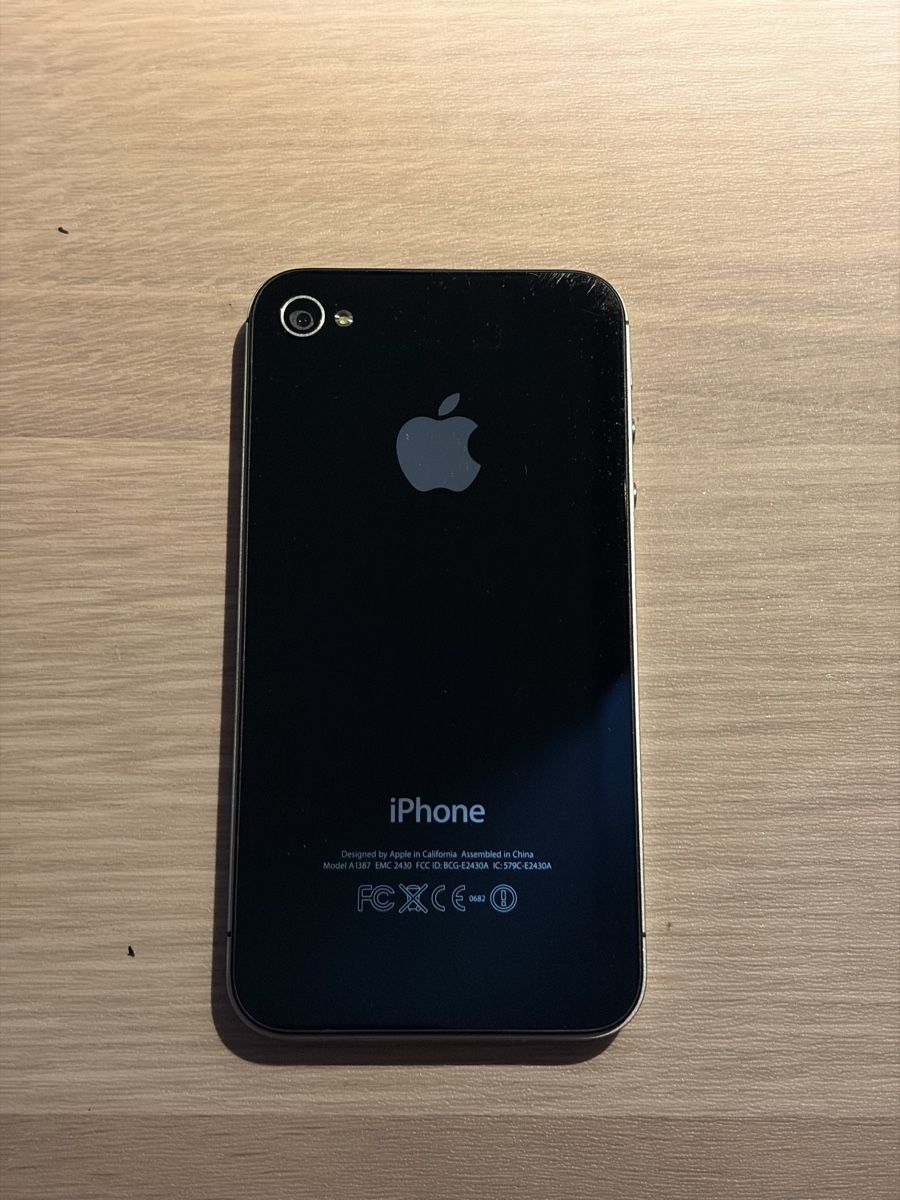 Apple Handys / Smartphones: 2x iPhone 4 Black / White – Defekt aus Winterthur von korrupcioner
