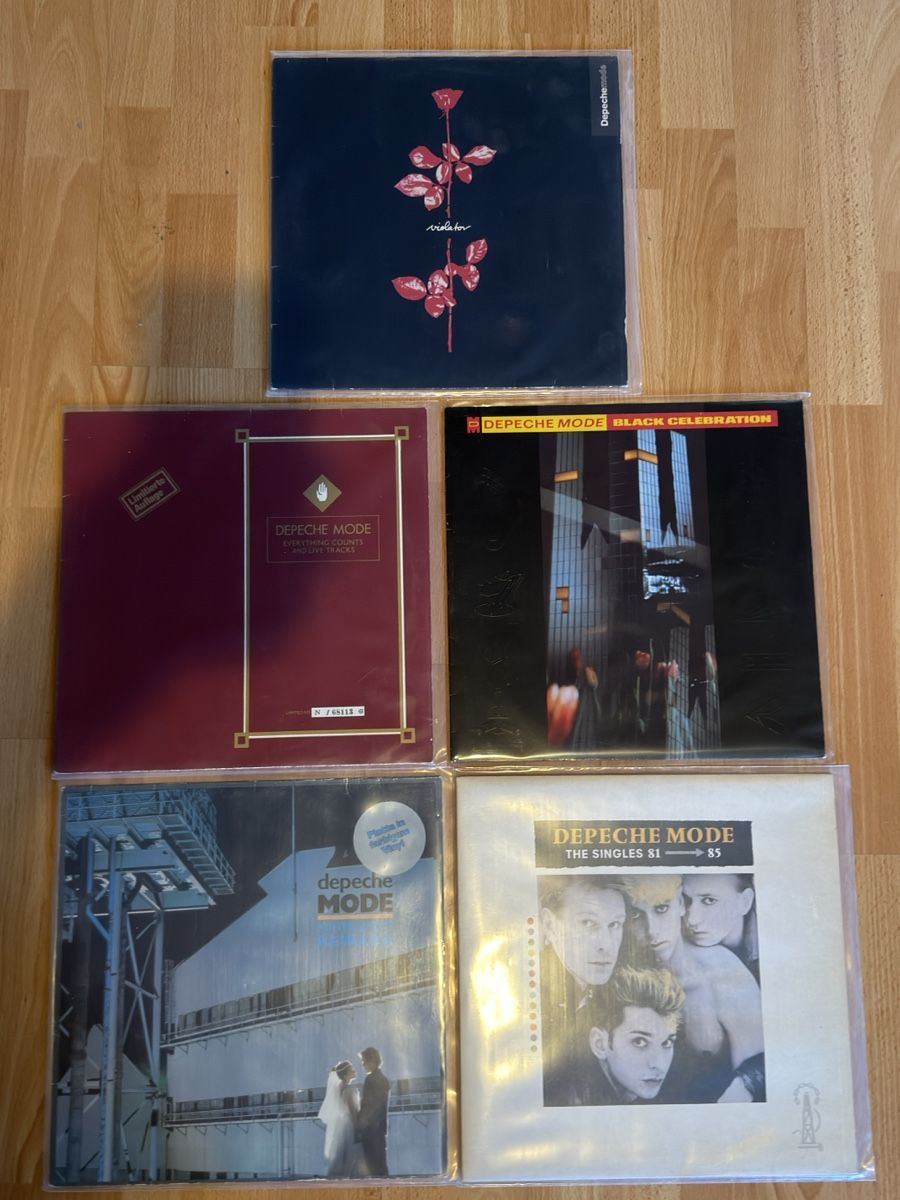 Dischi in vinile: Depeche Mode Vinyl Sammlung 5 LPs Violator Black Celebration – Usato da Muttenz venduto da Petar777