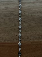 Feines Armband aus Silber 