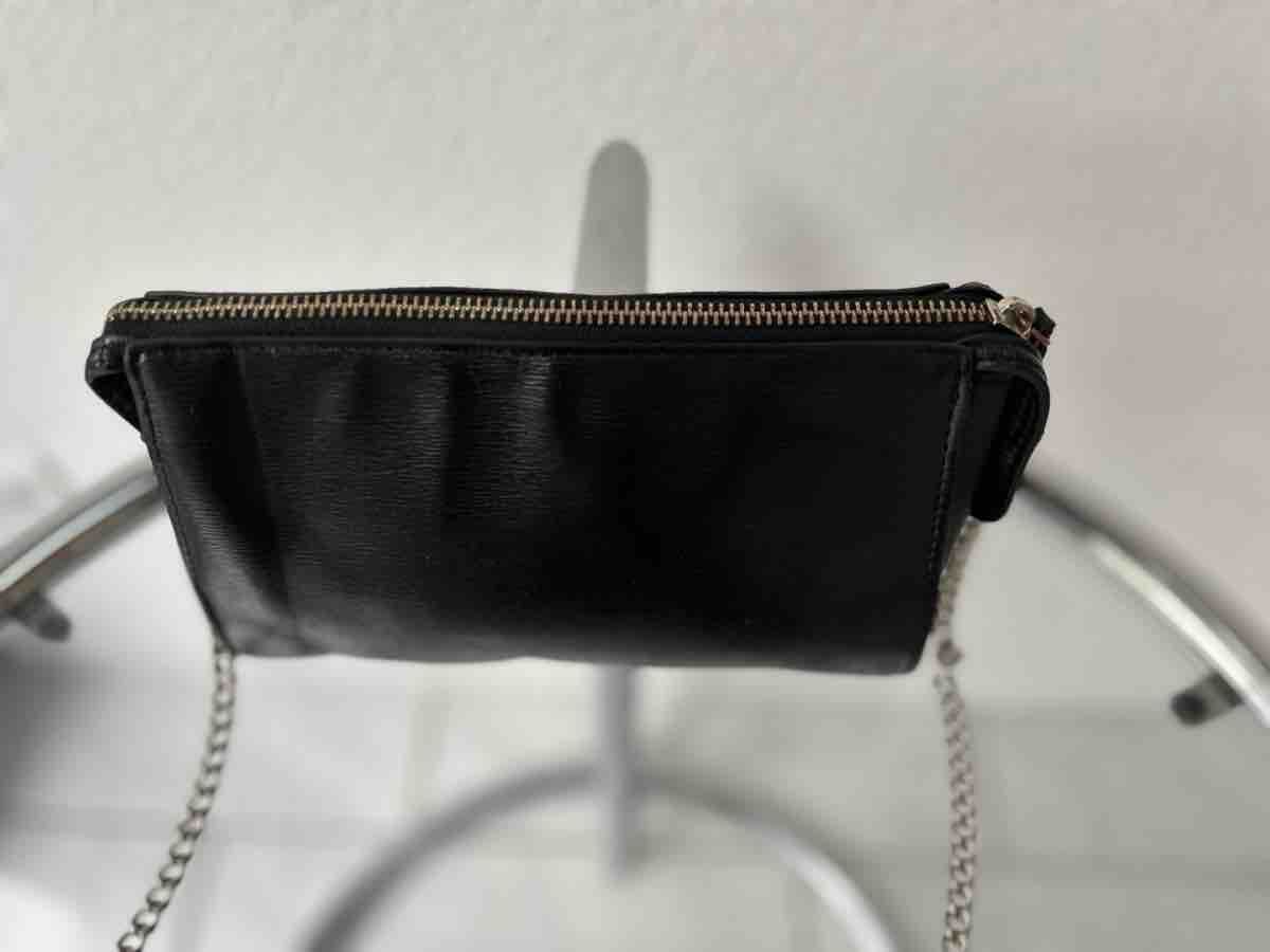 H&M Taschen für Damen: Black Leather-Look Key Case with Chain Strap – Gebraucht aus Saland von ele_vc96 3