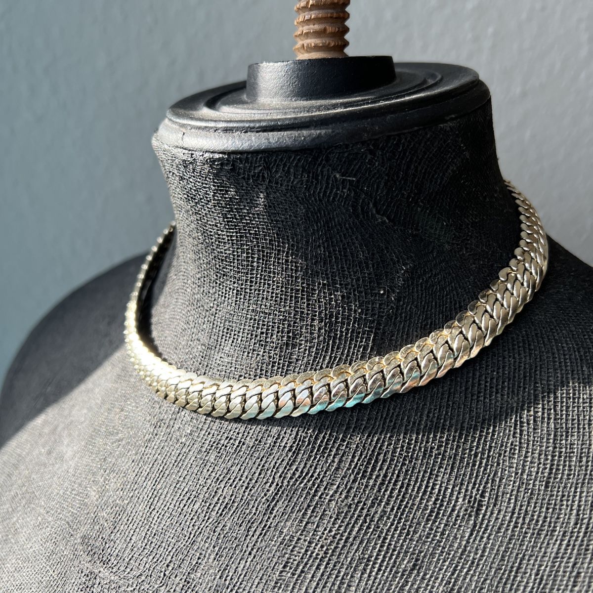 Catenine: Stunning Vintage Silver Tone Statement Necklace Choker – Usato da Genève venduto da Kookiek 1