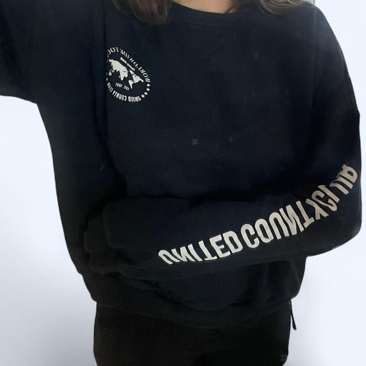Pull&Bear Maglioni & Felpe: Schwarzer Pullover mit Welt-Design – Usato da Therwil venduto da nat_gtk5 2