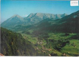 Därstetten im Simmental mit Niesenkette