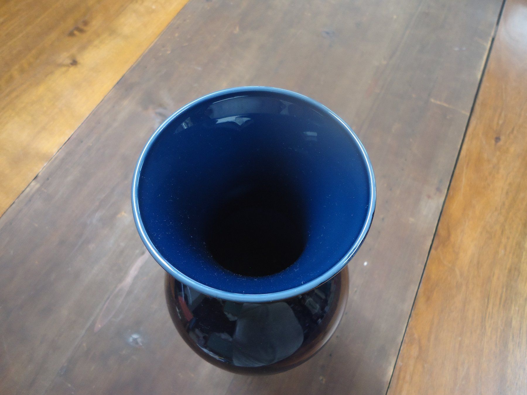 Vasen & Gefässe: Vase bleu noir avec décor floral – Gebraucht aus Vessy von mafabe 1