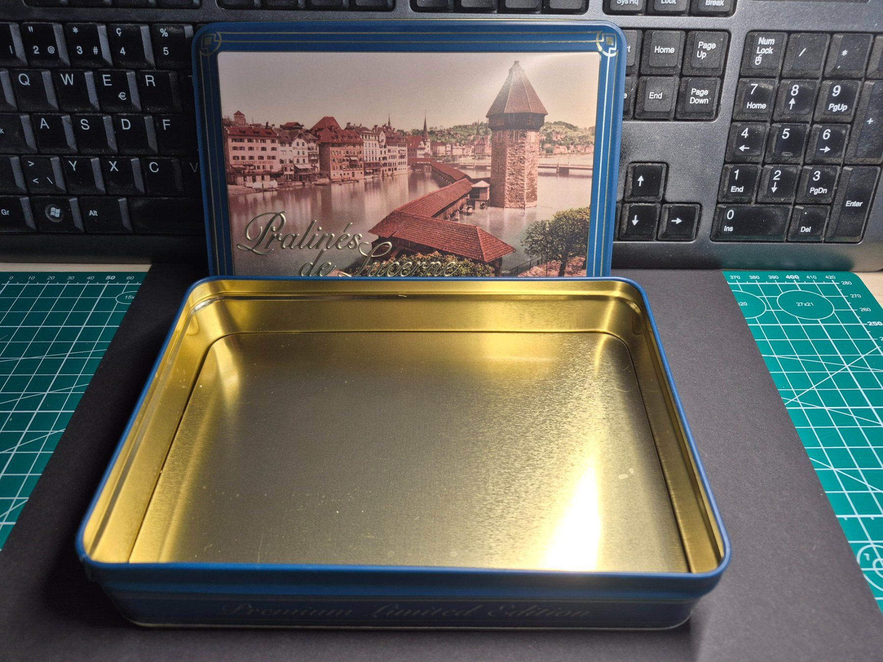 Tutte le decorazioni: Blechdose Pralinés de Lucerne – Usato da Therwil venduto da stiwi_6571 1