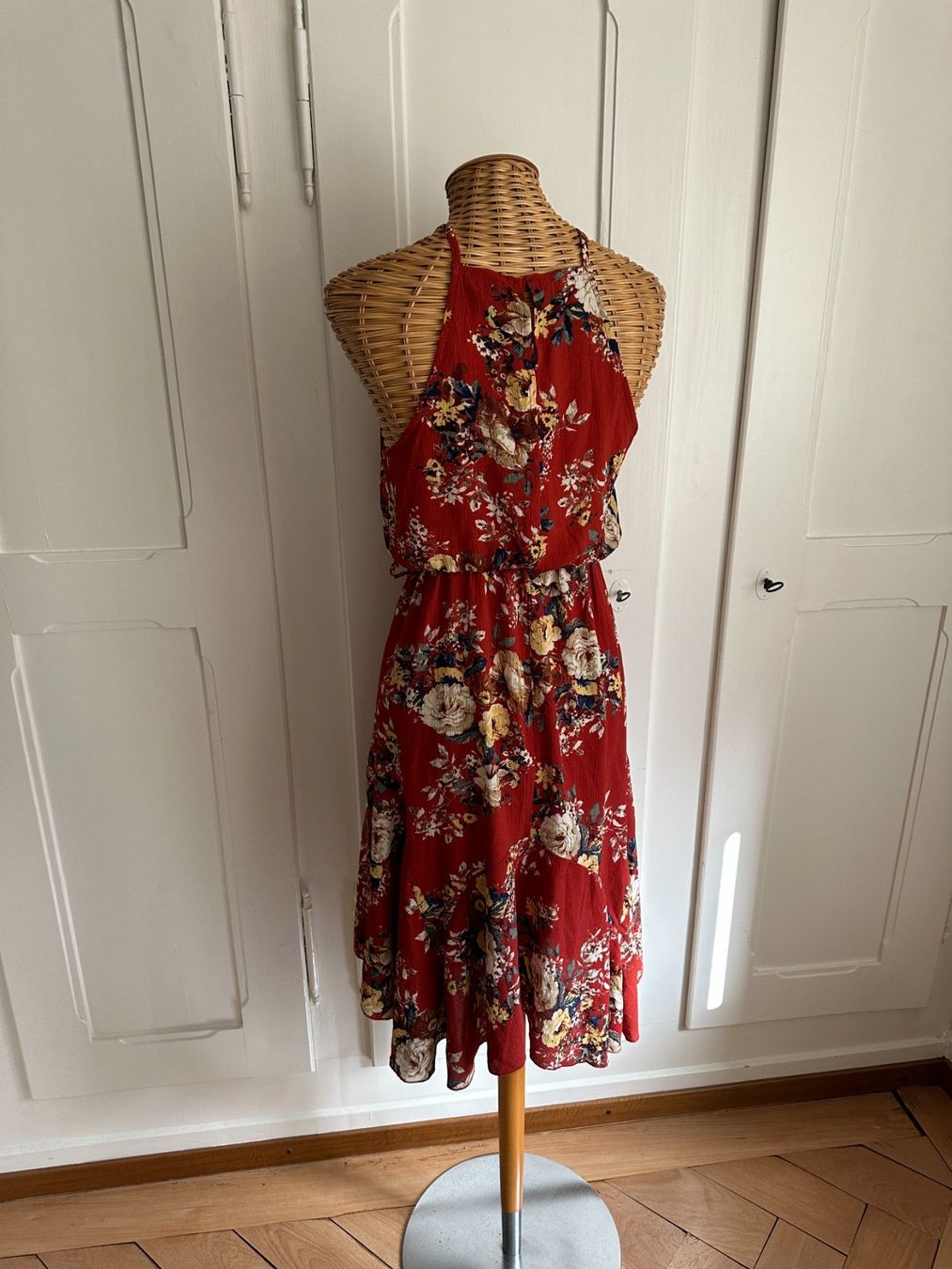 New Look Vestiti: NEW LOOK - Kleid rot geblümt 36 – Usato da Zürich venduto da Diazaio 2