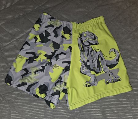 Coole Badehose mit Dino-Motiv für Jungs, Grösse 122/128